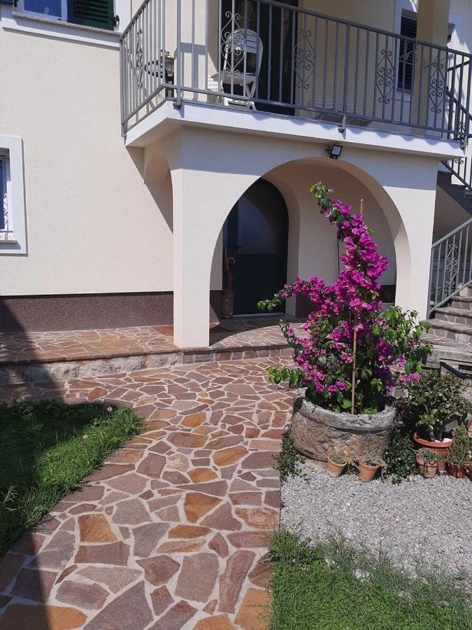 H-Elios Apartment Ловран Екстериор снимка